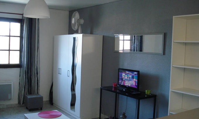 Carcassonne Apartment | Residence Barbacane at the foot of the Medieval City.