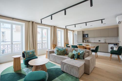 Saint-Merri Apartment | Residence beaubourg by Studio prestige