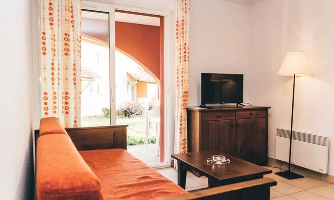 Prayssac Apartment | Residence du Domaine de Claire Rive* - 3 room apartment for 6 people