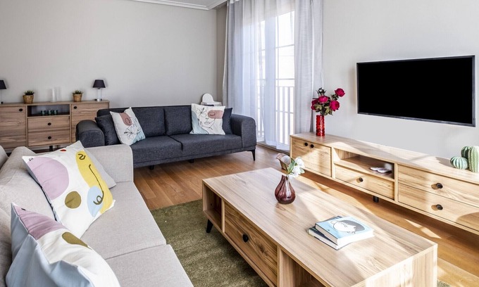 Umraniye Apartment | Residence Flat with Balcony in Umraniye
