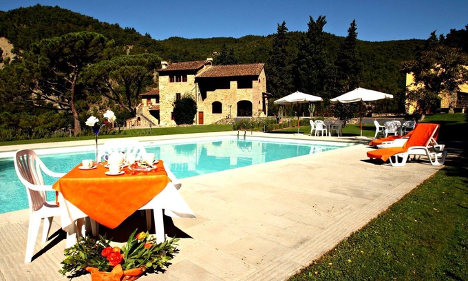 Dicomano Apartment | Residence in Carbonile with 2 bedrooms sleeps 5