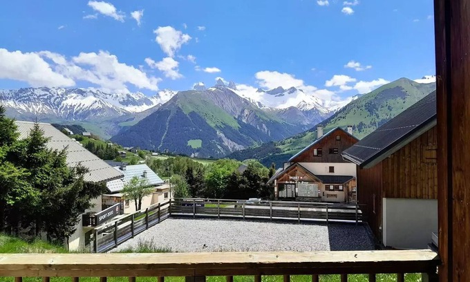 Saint-Jean-d'Arves Apartment | Residence La Fontaine Du Roi - Apartment 6 beds, 300m from the ski slopes, mountain view