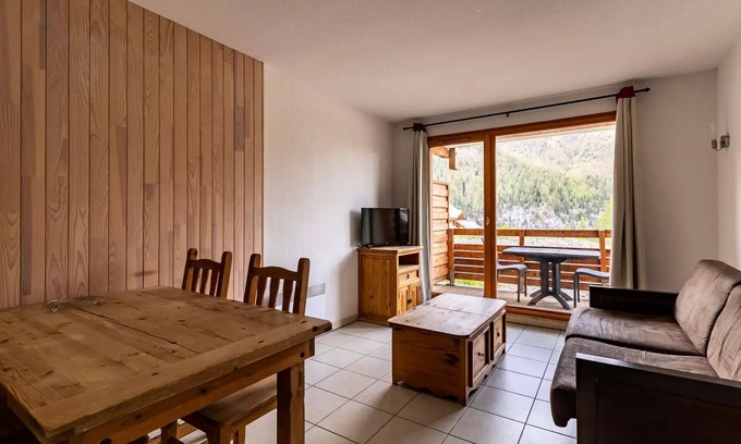 Les Orres Apartment | Residence Le Balcon Des Airelles - Quiet apartment in the heart of Orres 1800