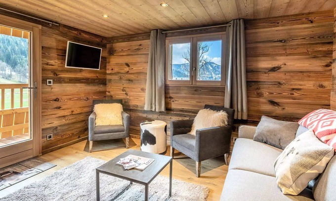 La Clusaz Ski Chalet | Residence Le Mazot - Small warm chalet - 1 Ch - 4 pers - Full South - Terrace