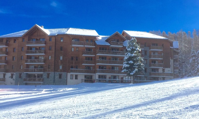 Les Claux Apartment | Residence on the slopes with heated outdoor pool
