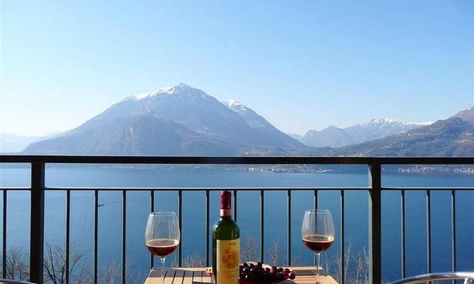 Perledo Apartment | Residence Vista D'Oro Apartments