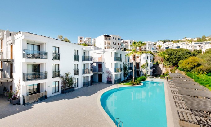 Bodrum City Center Apartment | Residence with Balcony Shared Pool Near Beach