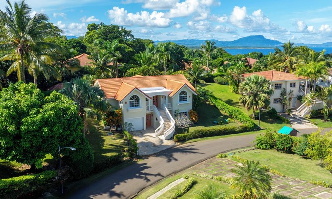 Urbanizacion Tavarez Villa | Residencial Hispaniola Villa #12, 4-King BRs & 4 Baths, Private Pool