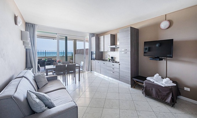 Desenzano del Garda Apartment | Residenza Miralago with pool - One-bedroom with terrace