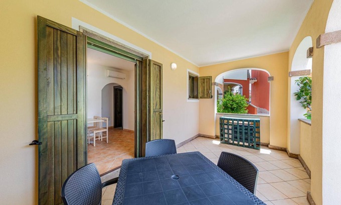 Tergu Apartment | Residenza Le Farfalle 'Two-Room Apartment B' with Garden View, Shared Pool