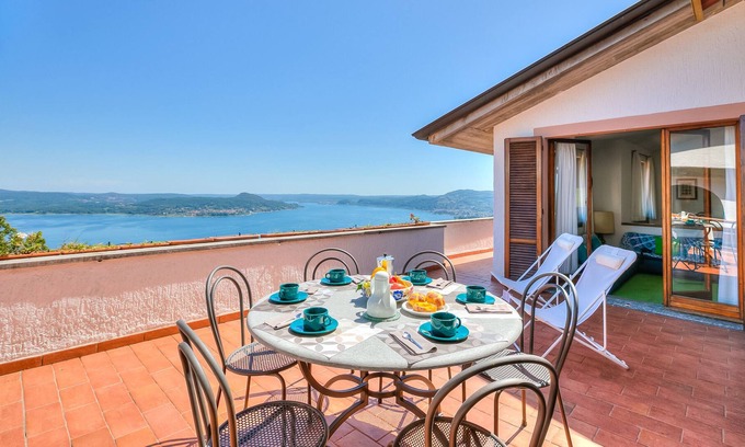 Lesa Apartment | Residenza Over The Lake Ada's Terrace, Lesa, Italy