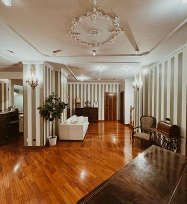 Rione II Trevi House | Residenza Tritone Luxury Guest House Trevi Fountain