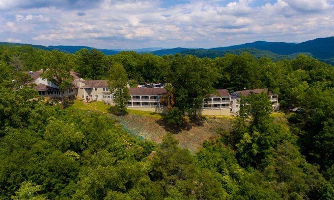 Pineville Resort | Resort ∙ 2 bedrooms ∙ 8 guests