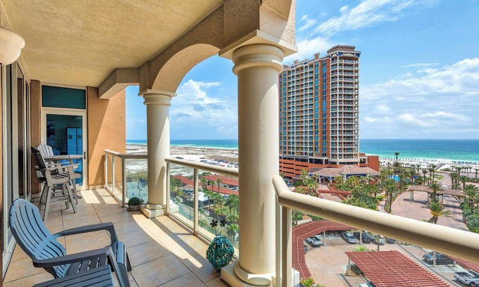 Pensacola Beach Condo | 🐬🌴Resort Amenities | Walk to Beach | Stunning View | Portofino 2-805