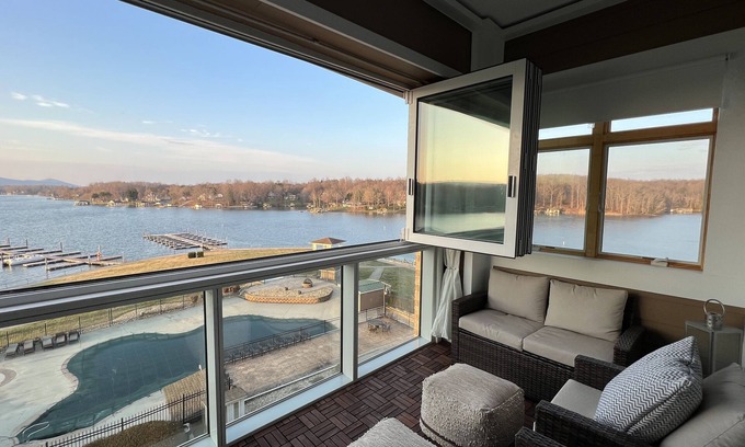 Huddleston Resort | Resort at The Pointe Smith Mountain Lake - Amenities To Spare