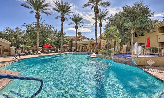 Paradise Valley Village Condo | Resort Condo 8 Mi to Old Town Scottsdale!