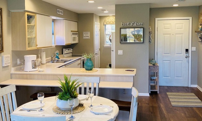 Branson Condo | Resort Condo on Golf Course With Jacuzzi (3 minutes from Branson Landing!)