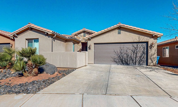 Ivins House | Resort home with private washer/dryer, shared pool, water park & hot tub