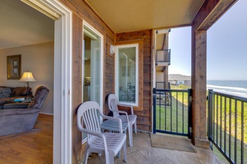 Lincoln Beach Apartment | Resort Lincoln Condo with Ocean Views and Pool Access!