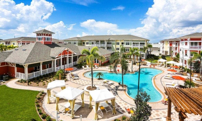 Sun Bay South Apartment | Resort Style 2 Bedroom 2 bath in South Tampa with crisp decor.