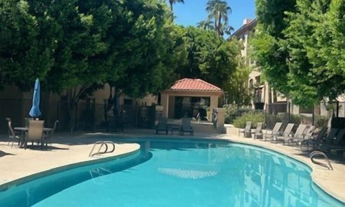 Camelback East Condo | Resort-Style Biltmore Retreat Heated Pool and Spa
