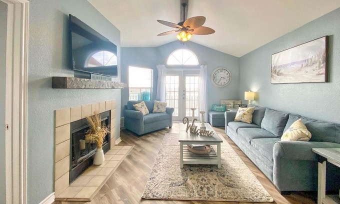 Corpus Christi Apartment | Resort-Style Corpus Christi Condo with Ocean View!