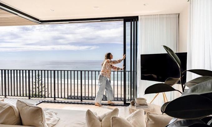 Palm Beach Apartment | Resort Style Ocean Front Apartment Palm Beach