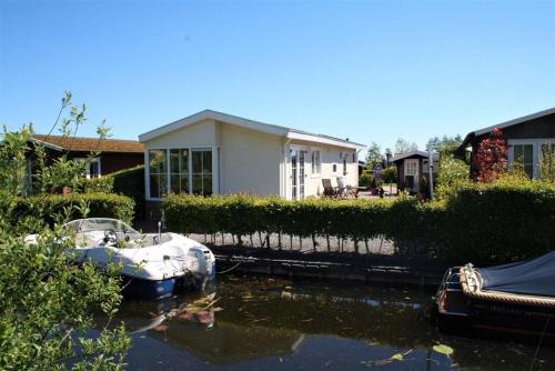 Giethoorn Ski Chalet | Resort Venetie Chalet nr.42