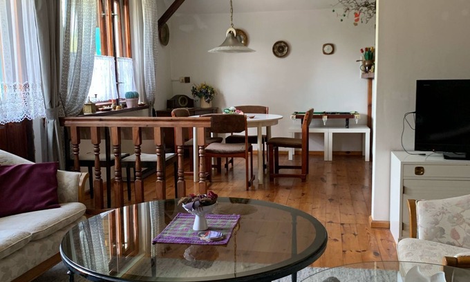 Szczytno Apartment | Rest Apartment with charm of a picturesque home with a silk paintings gallery