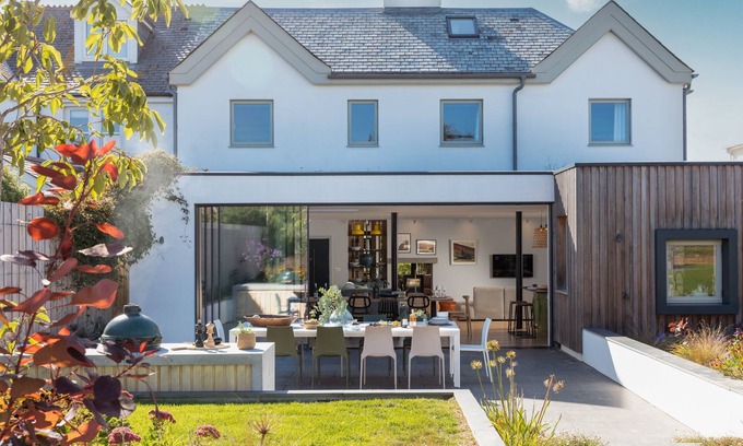 Trevone House | Rest Harrow - super stylish extended house, walking distance to Trevone beach