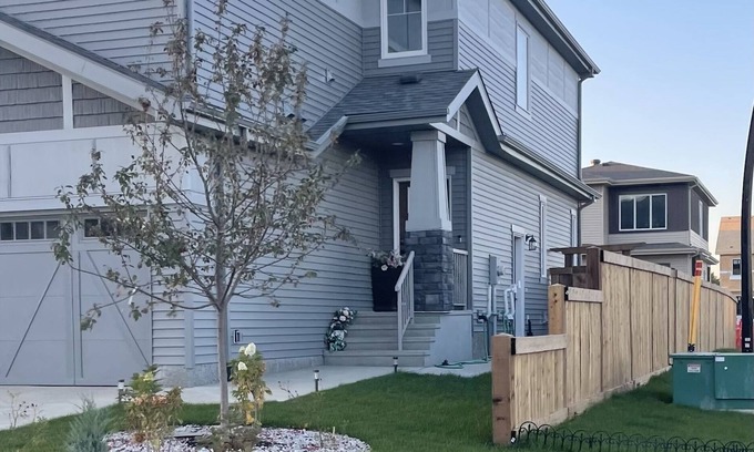 West Edmonton House | Rest Haven - 10 mins from West Edmonton Mall