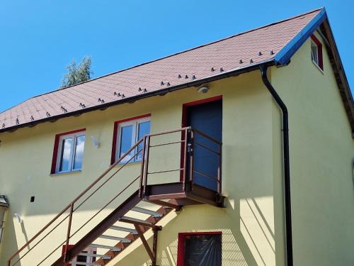 Nove Mesto pod Smrkem Apartment | Restaurace U Matěje B&B