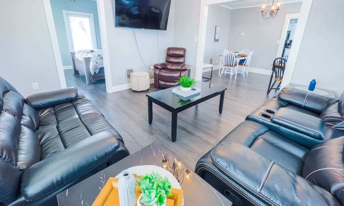 Niagara Falls Apartment | Restful 3 bedroom Minutes From Falls & Casino on the American Side!