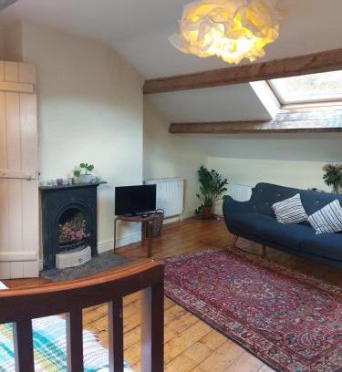 Mytholmroyd House | Restful room in riverside spot