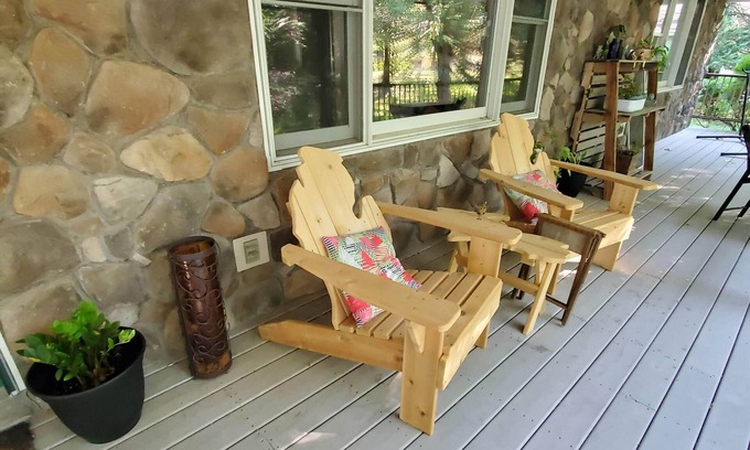Niles House | Restoration Hideaway
