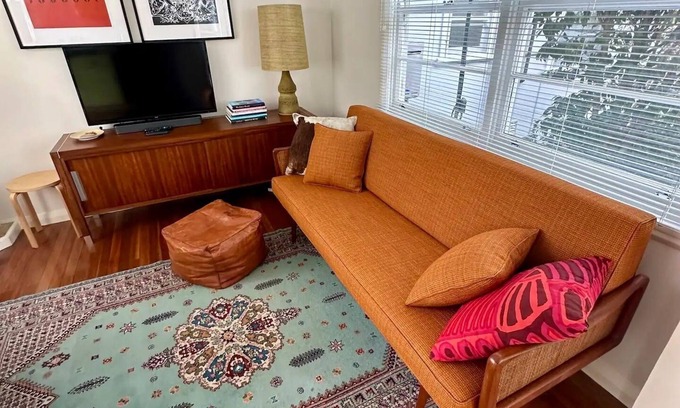 Katoomba Apartment | Restored one bedroom holiday flat.