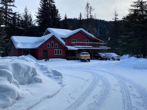 Bear Creek House | Resurrection Peaks Lodge