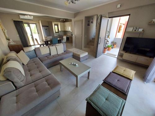 Karpenisi House | Rethymno Suburb Maisonette
