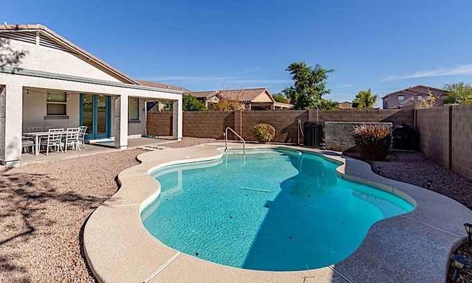 Laredo Ranch House | Retreat at San Tan 4BR by Casago