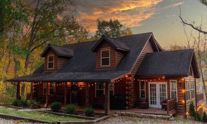 Hallsville Cabin | Retreat at the Cave - Hocking Hills Cabin