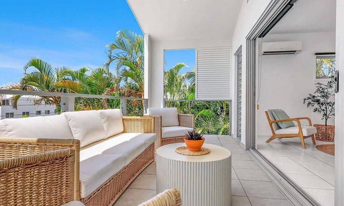 Alexandra Headland House | Retreat in the Heart of Alex - 3BR sleeps 11, Pool