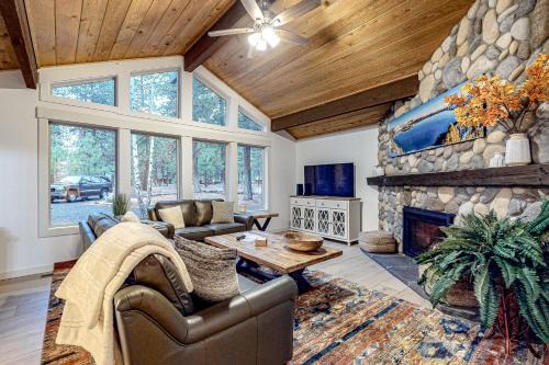 Sisters House | Retreat in the Pines