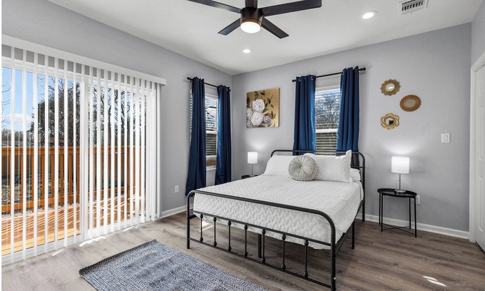 Denver Heights Cottage | Retreat to a Brand-new Downtown Home 4br/3ba!