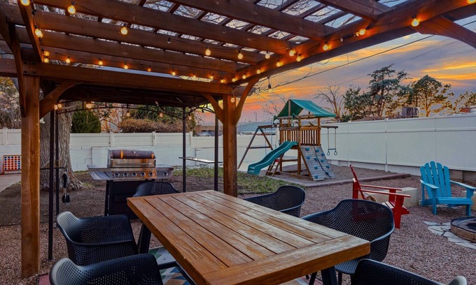 Northeast Heights House | Retreat w/HotTub, Steam Room, BBQ, Arcade, Nintendo Switch, WorkSpace & W/Dn