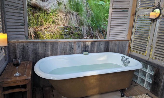 Central Kootenay House | Retreat Yourself!