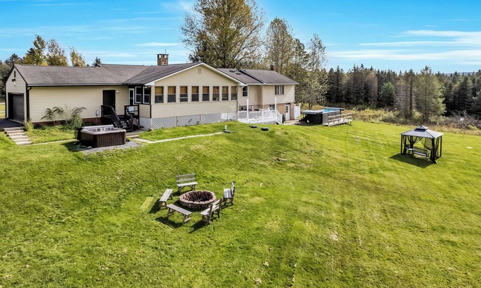 Blakeslee House | Retreats, 24 Acres, Reunions, Swim Spa, Game Rooms