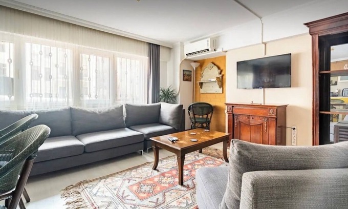 Taksim Apartment | Retro 1+1 apartment in istiklal avenue with AC, WiFi