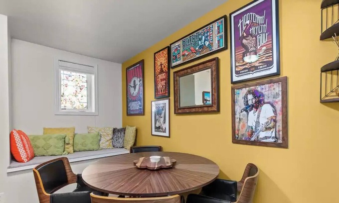 Seattle Metro Area Condo | Retro-Chic Revival-Seward Park- 15 to Stadiums/DT