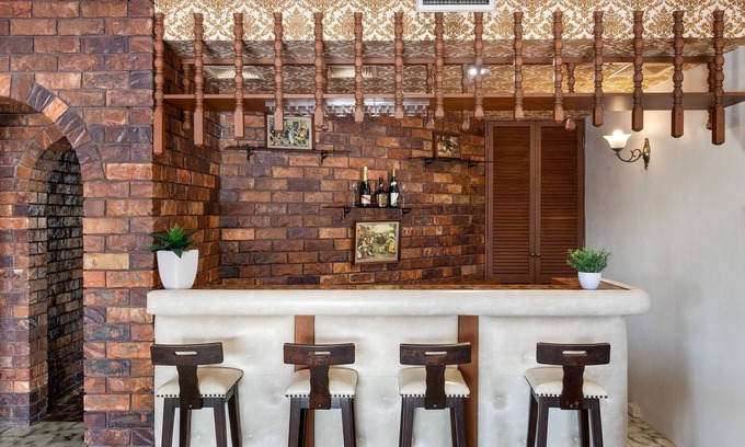 Surfers Paradise House | Retro Classic Surfers Paradise Waterfront Home