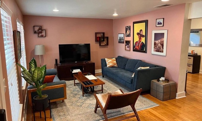 Blackshear-Prospect Hill Villa | Retro Cowboy Villa in the Heart of Austin